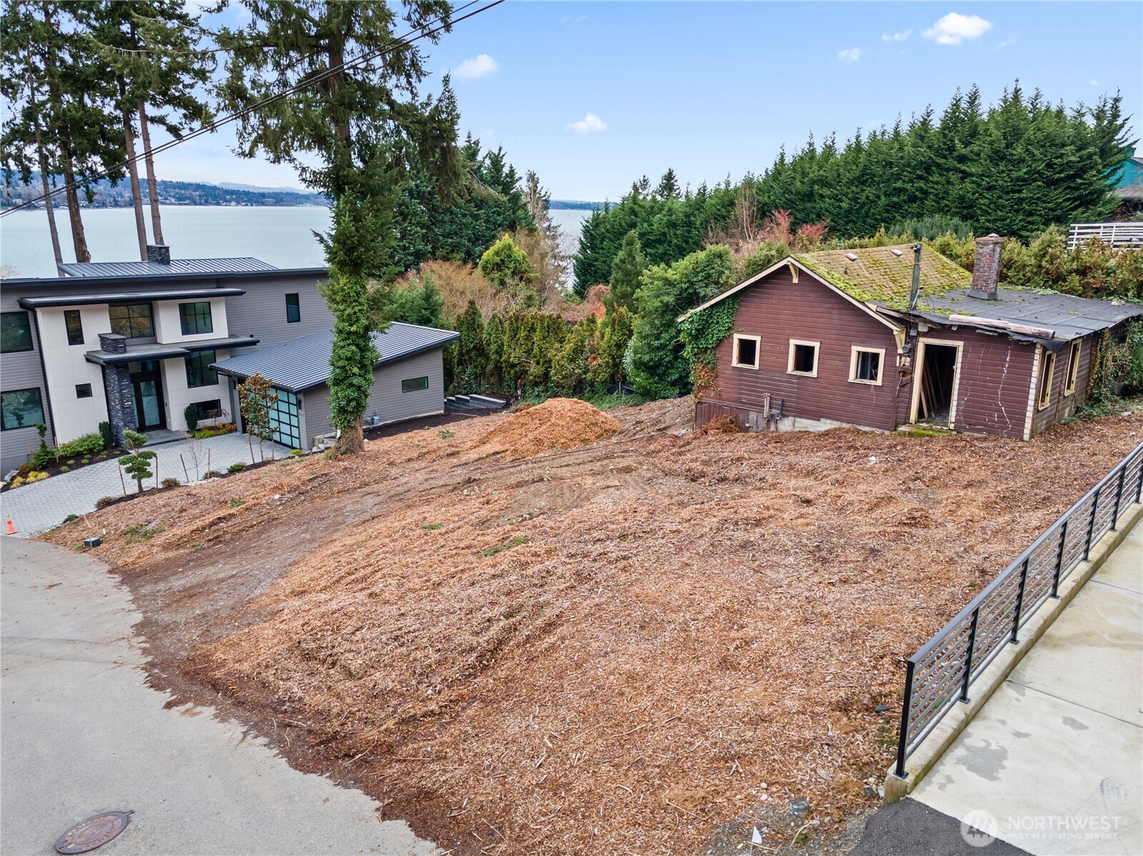 8329 NE Juanita Drive , Kirkland, WA 98034