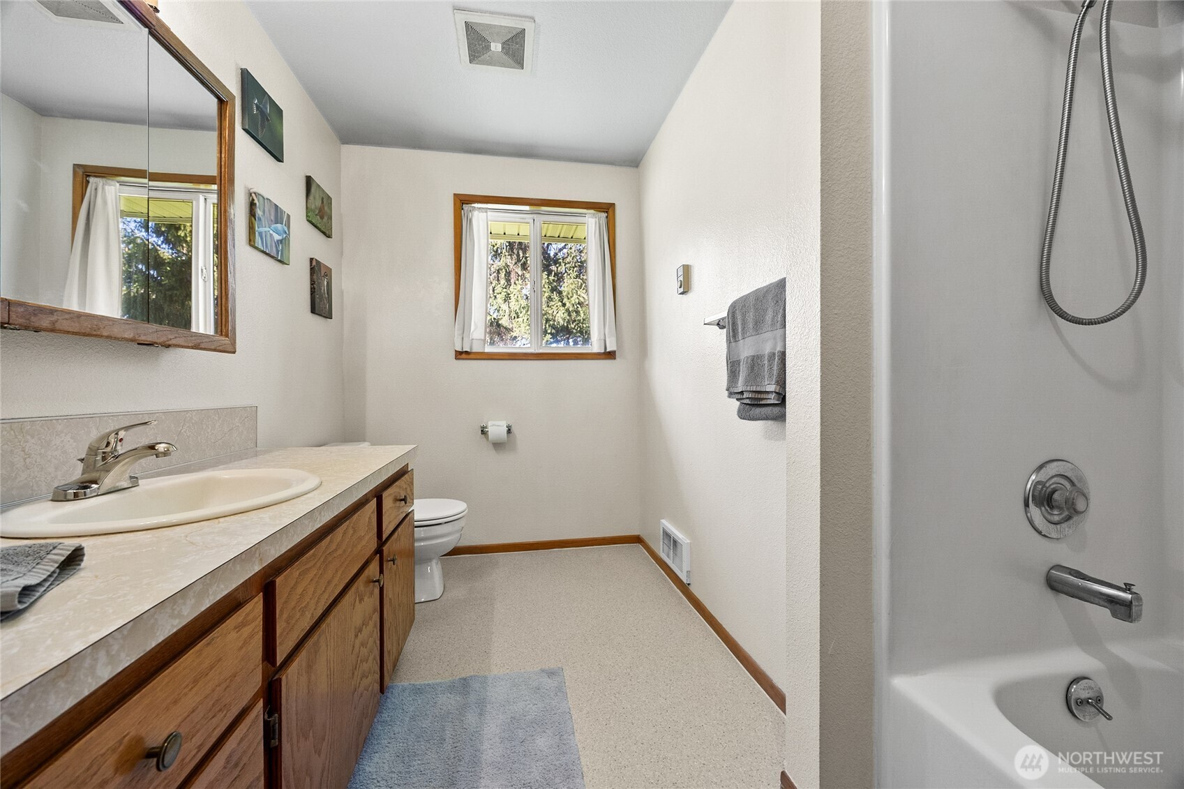 217 Bay Road , Winlock, WA 98596