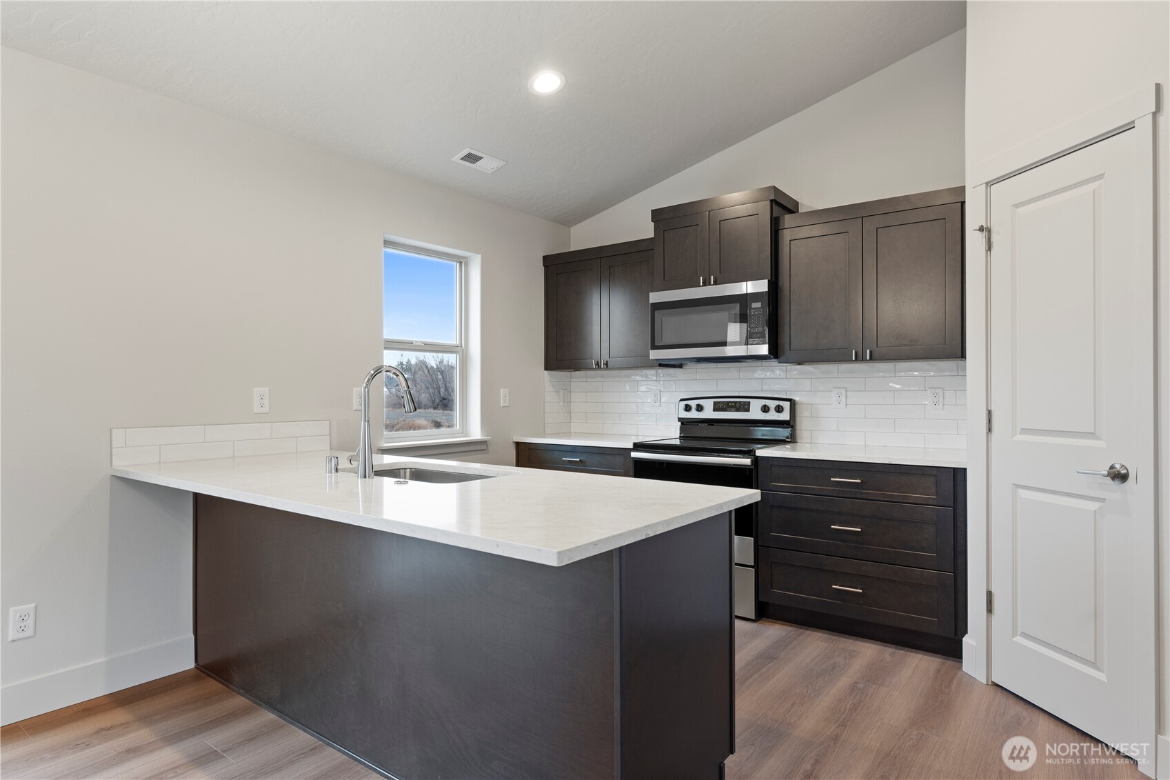 202 N Sandy Loop , Moses Lake, WA 98837