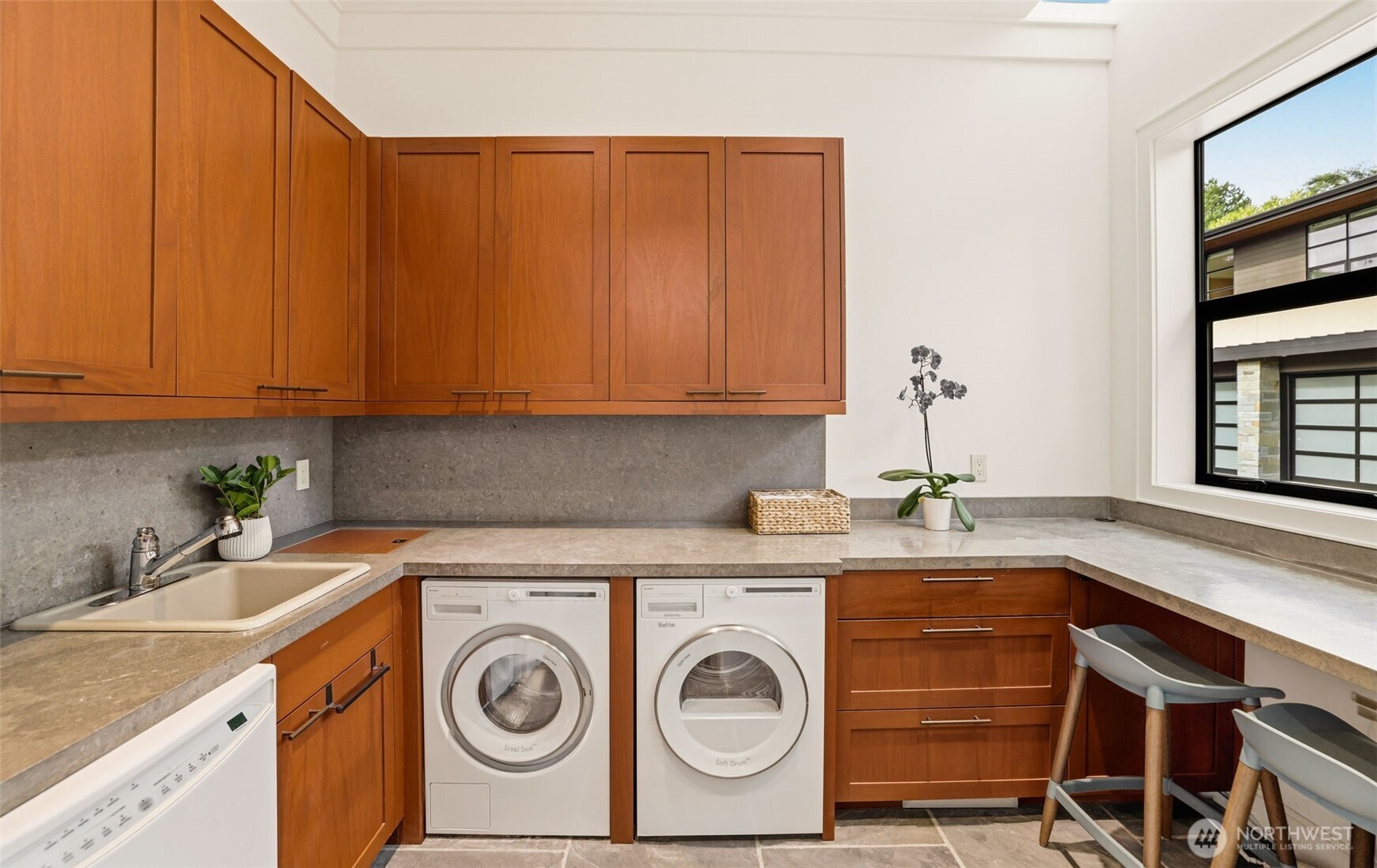 9632 Lake Washington Blvd NE, Bellevue, WA 98004