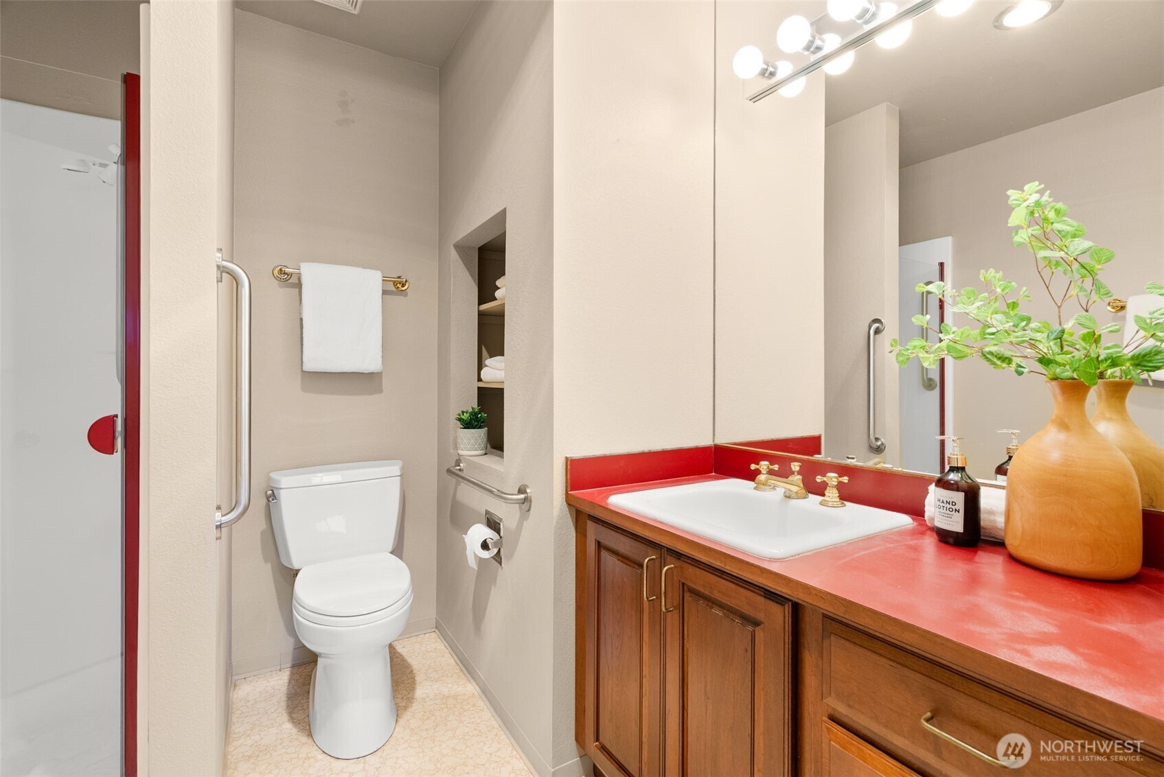 330 Grow Avenue NW #C3, Bainbridge Island, WA 98110