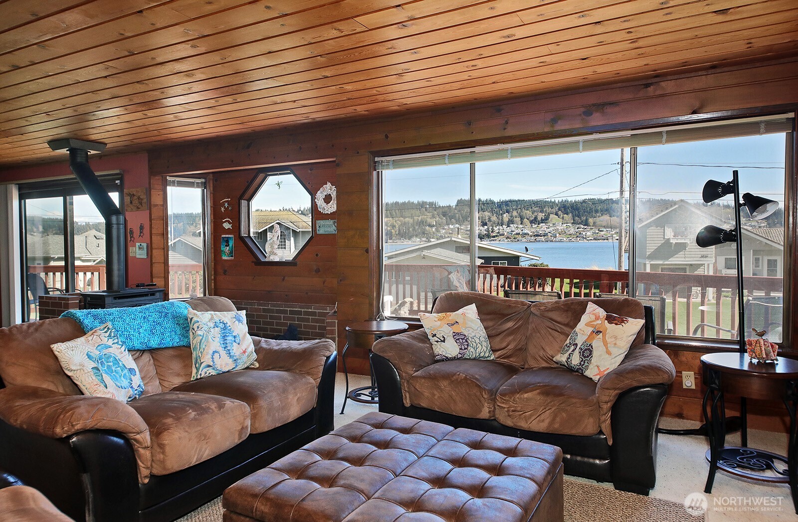 3837 Driftwood Drive , Clinton, WA 98236