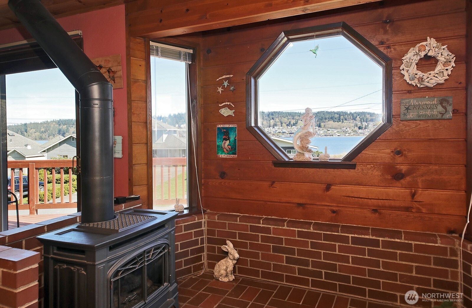 3837 Driftwood Drive , Clinton, WA 98236