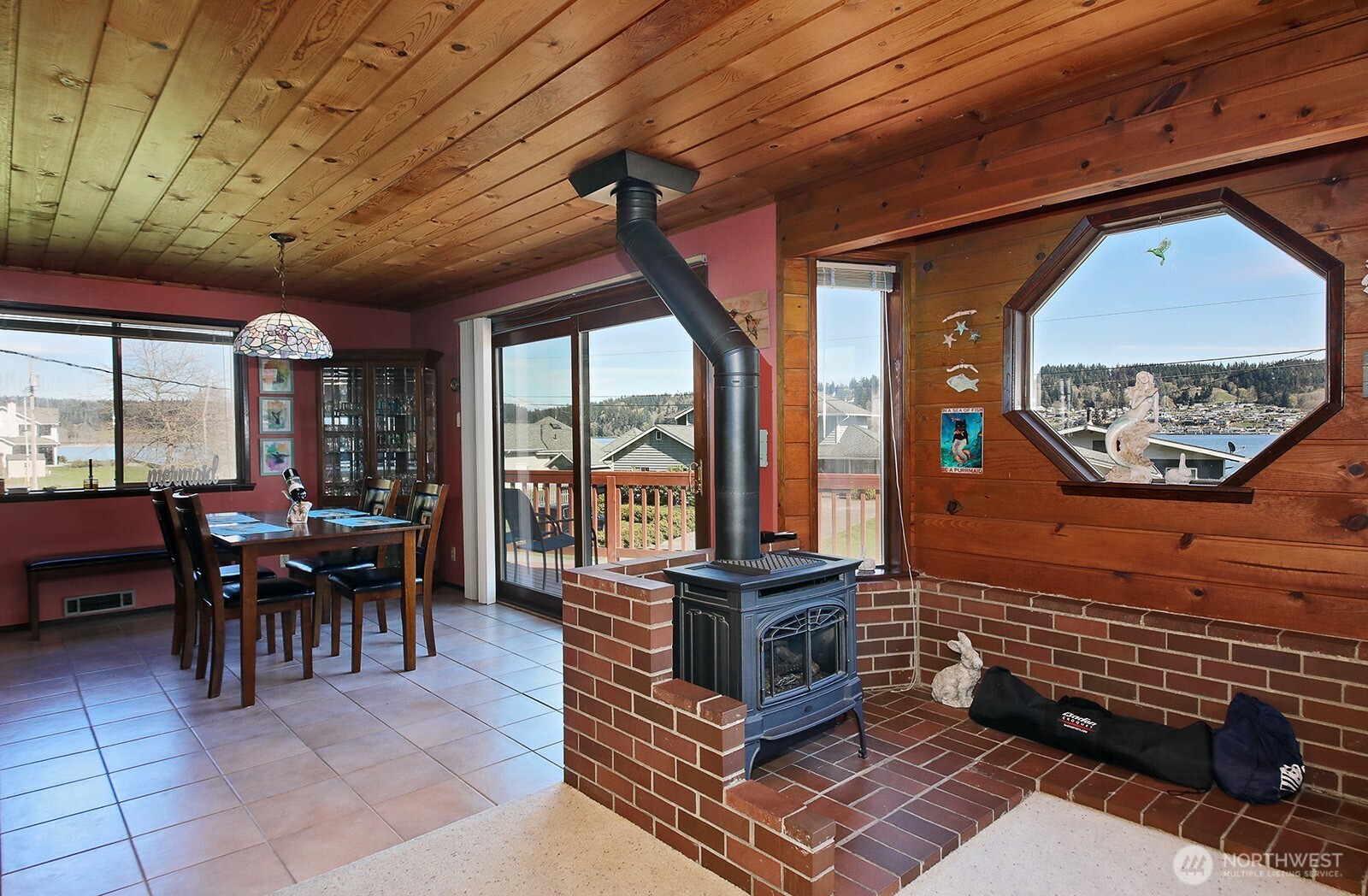 3837 Driftwood Drive , Clinton, WA 98236