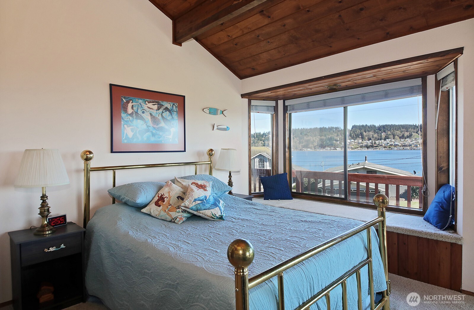 3837 Driftwood Drive , Clinton, WA 98236