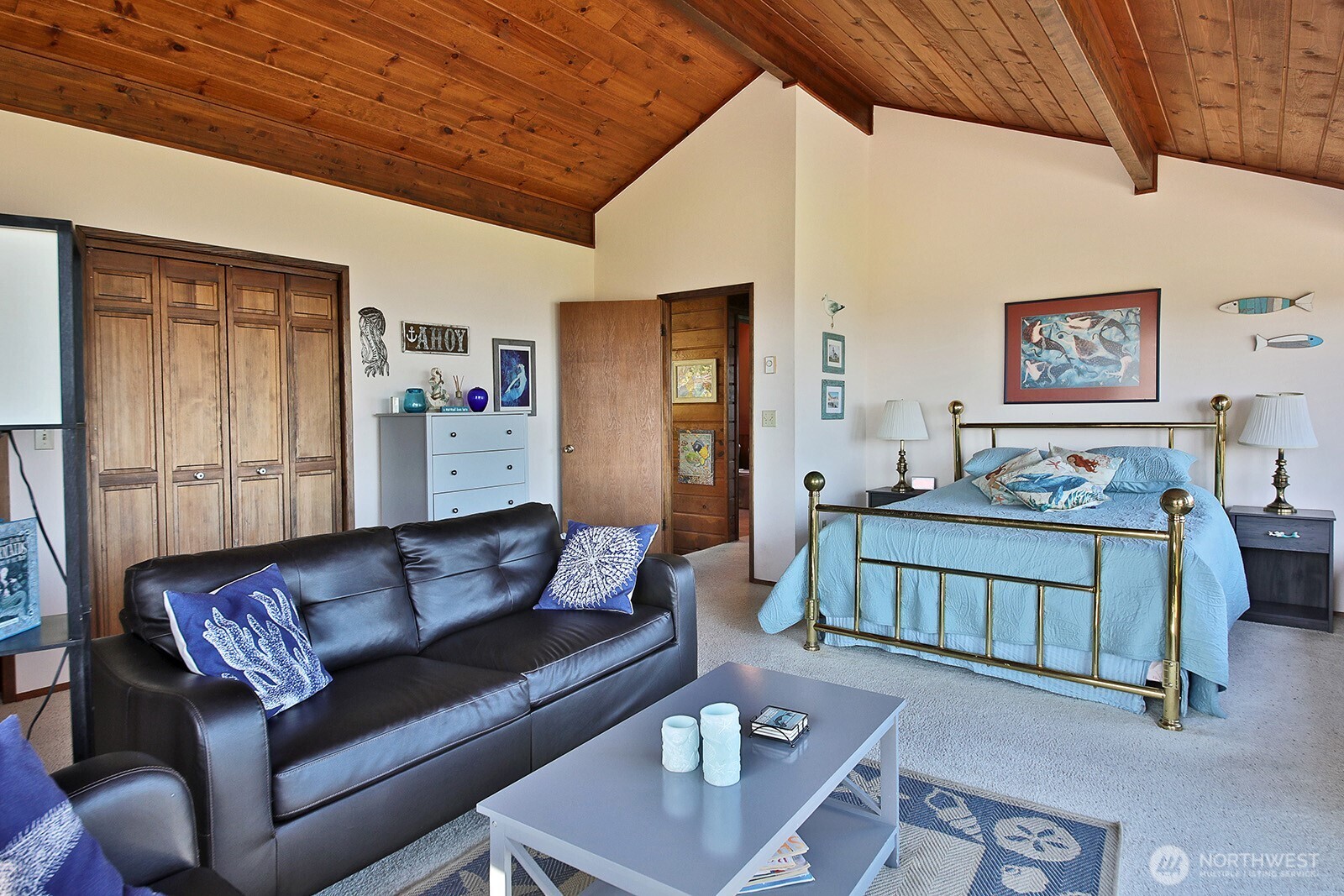 3837 Driftwood Drive , Clinton, WA 98236