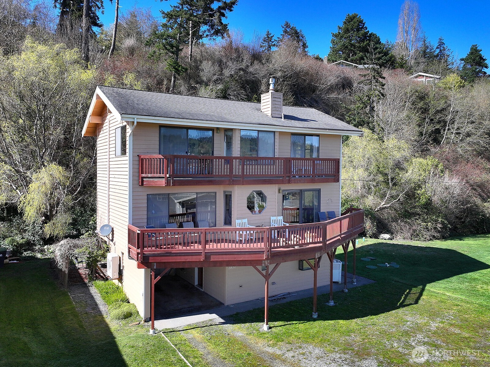 3837 Driftwood Drive , Clinton, WA 98236