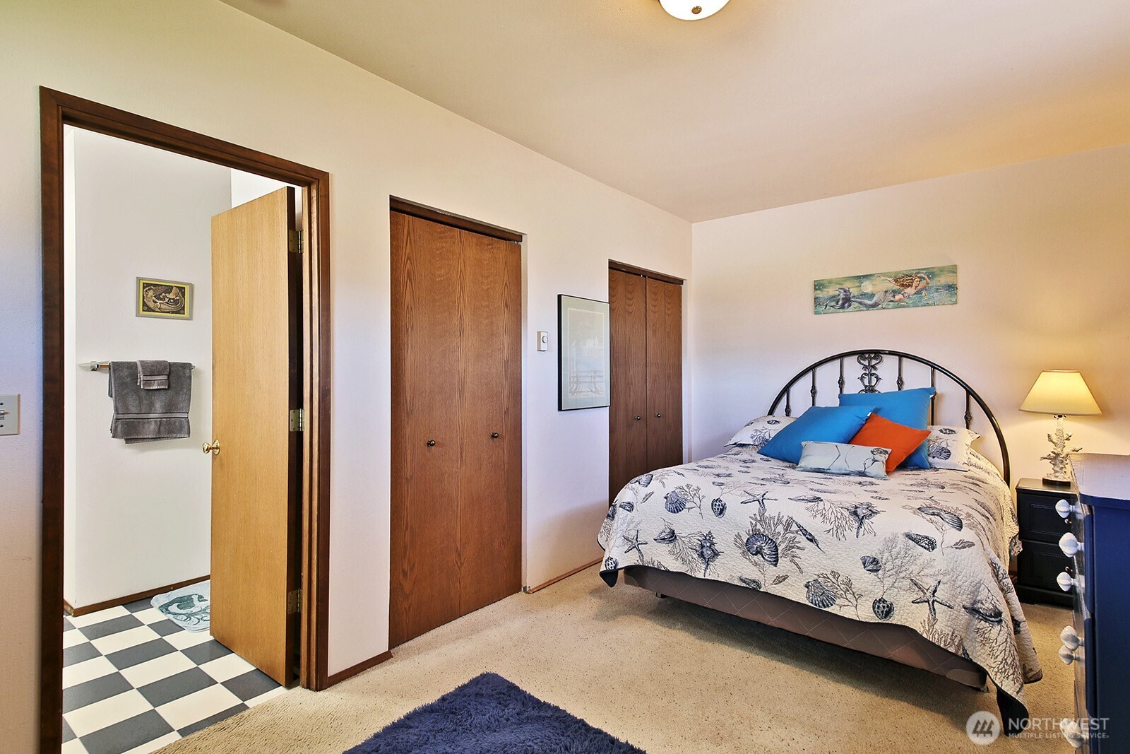 3837 Driftwood Drive , Clinton, WA 98236