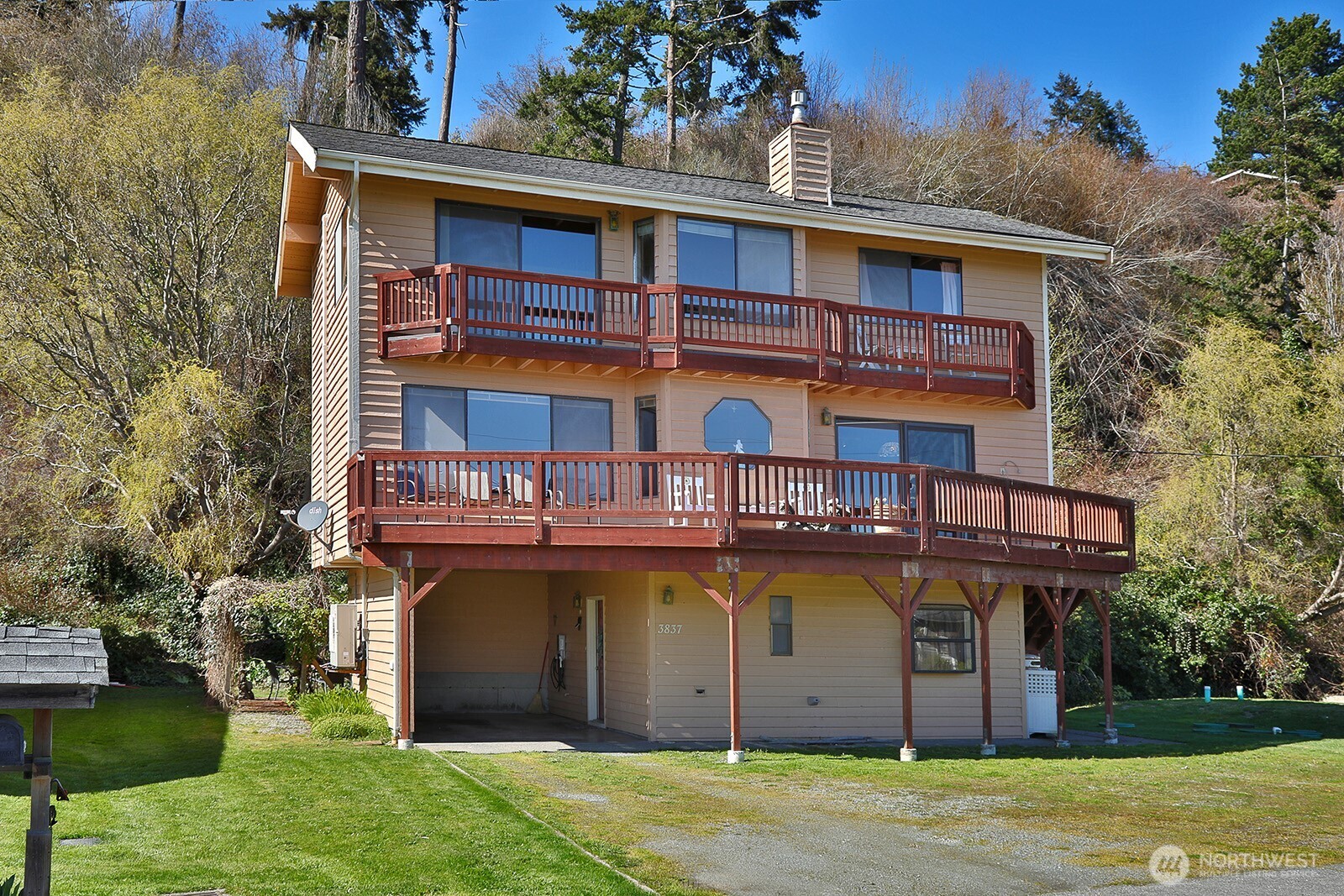 3837 Driftwood Drive , Clinton, WA 98236