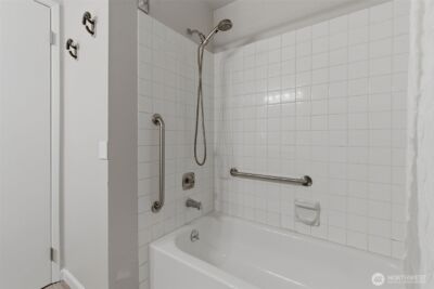 14555 NE 32nd Street #F101, Bellevue, WA 98007-3621 - Photo 25