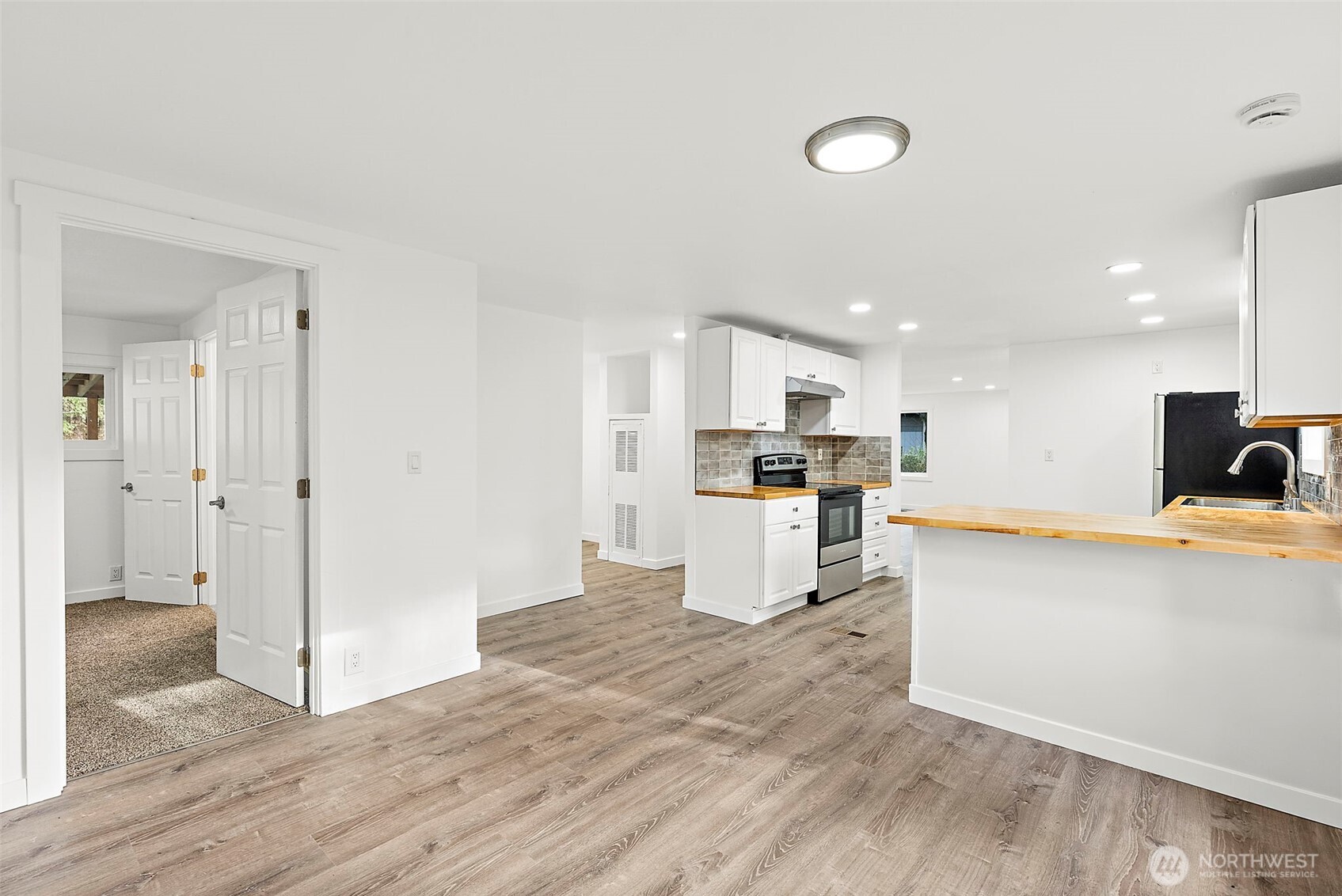 21 E North Lake Drive , Shelton, WA 98584