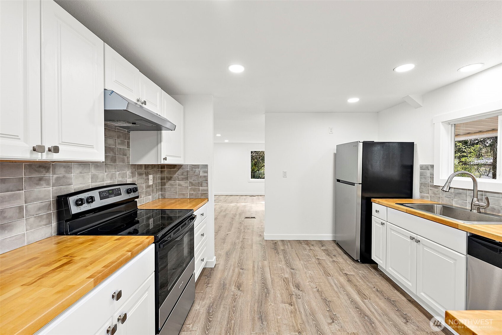 21 E North Lake Drive , Shelton, WA 98584