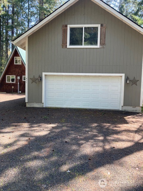 411 N Duckabush Drive E, Hoodsport, WA 98548
