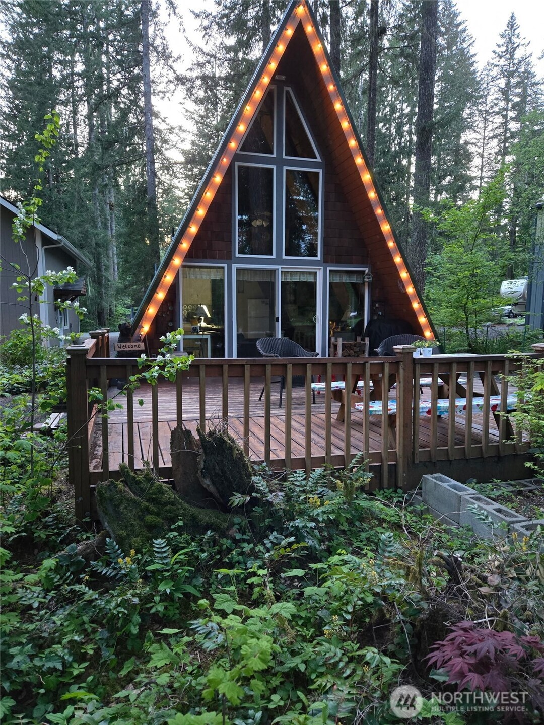 411 N Duckabush Drive E, Hoodsport, WA 98548