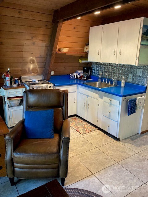 411 N Duckabush Drive E, Hoodsport, WA 98548