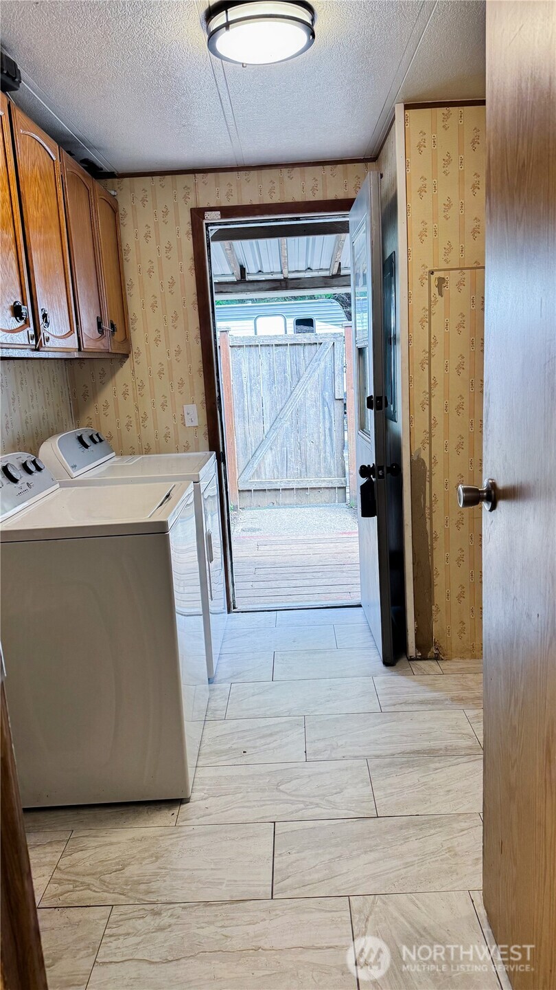 521 NE Larson Lake Rd , Belfair, WA 98528-9401