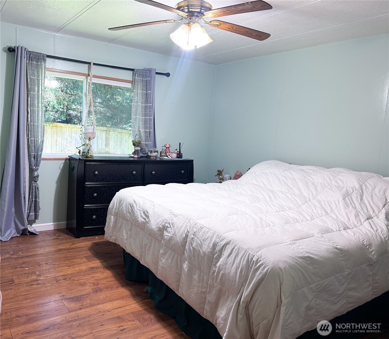 521 NE Larson Lake Rd , Belfair, WA 98528-9401