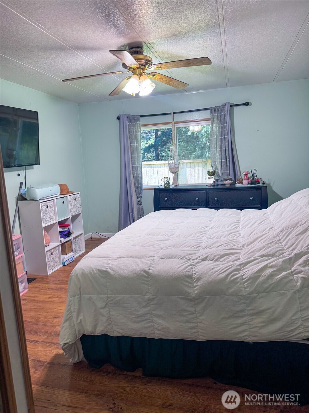 521 NE Larson Lake Rd , Belfair, WA 98528-9401