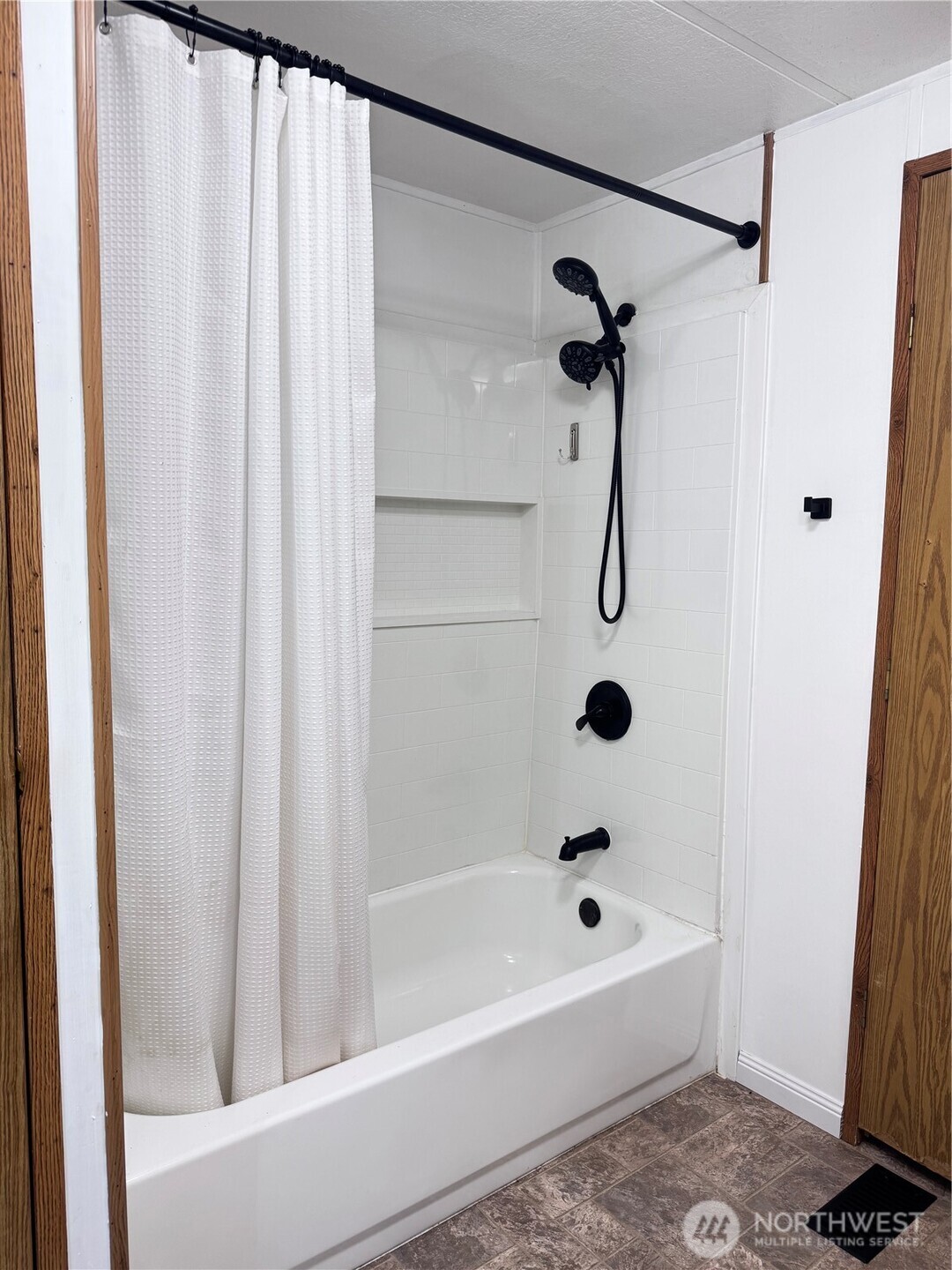 521 NE Larson Lake Rd , Belfair, WA 98528-9401