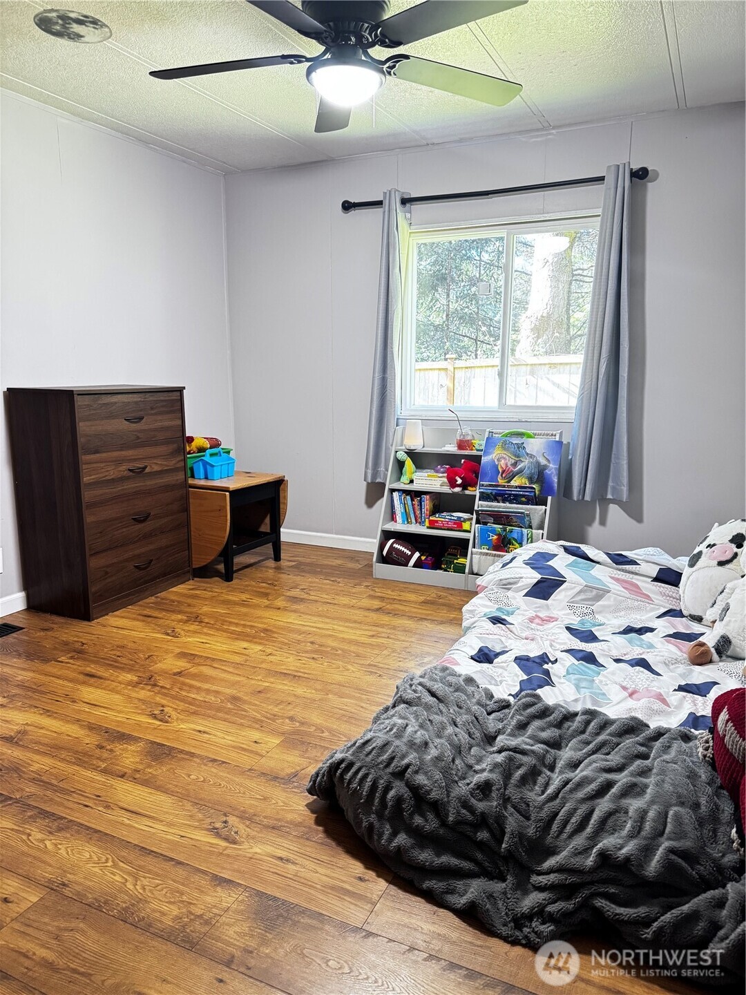 521 NE Larson Lake Rd , Belfair, WA 98528-9401