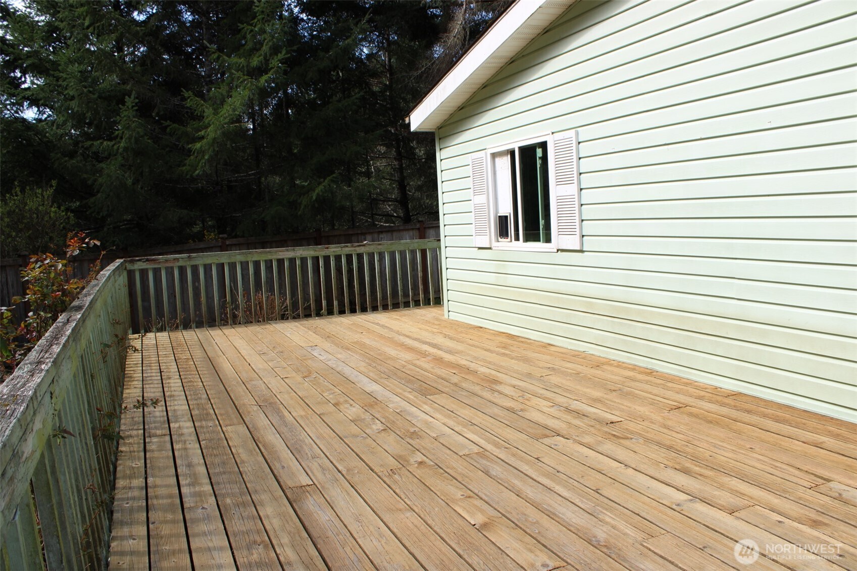 521 NE Larson Lake Rd , Belfair, WA 98528-9401