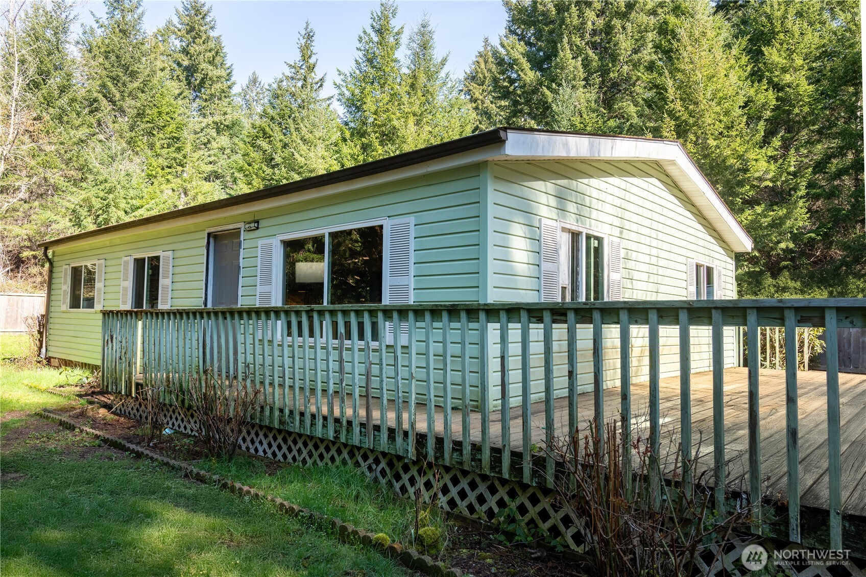 521 NE Larson Lake Rd , Belfair, WA 98528-9401