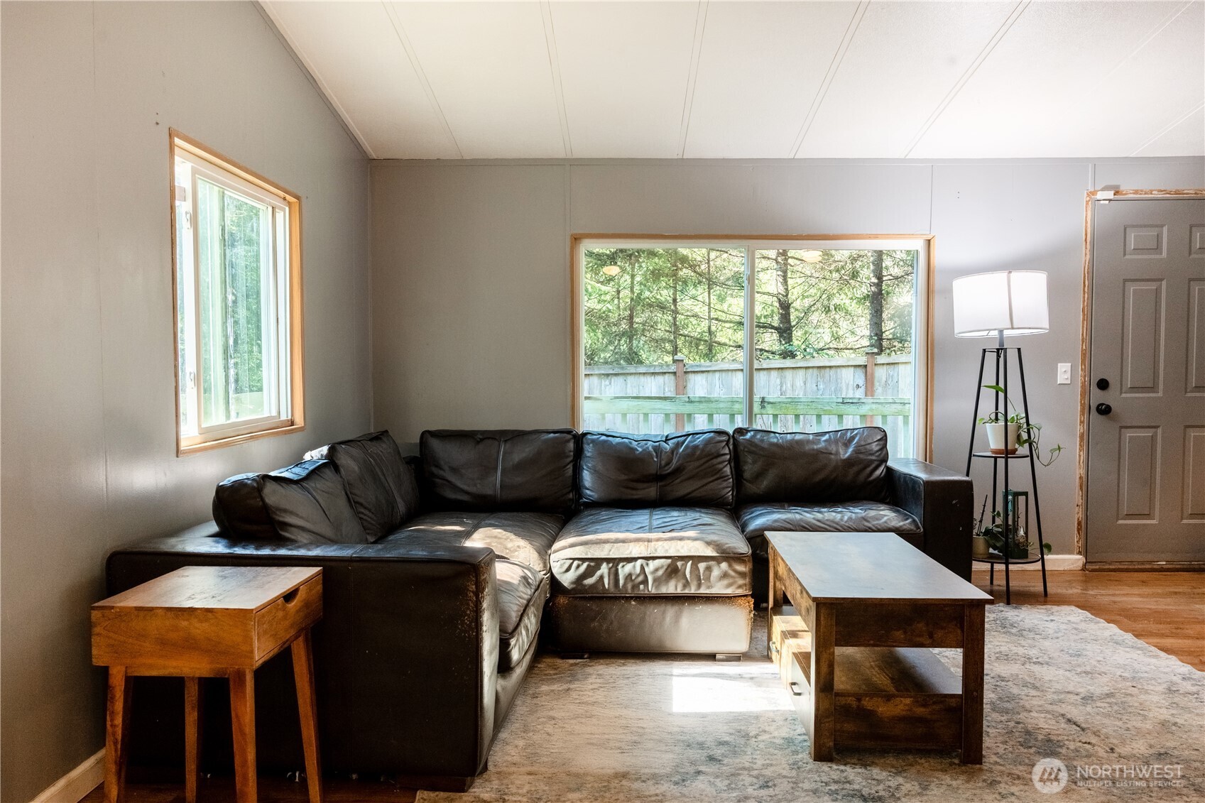 521 NE Larson Lake Rd , Belfair, WA 98528-9401