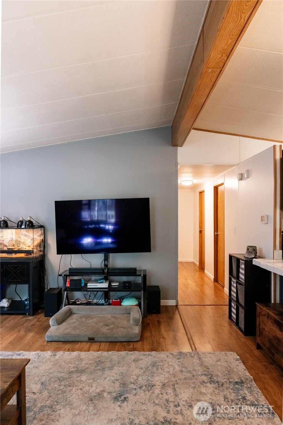 521 NE Larson Lake Rd , Belfair, WA 98528-9401