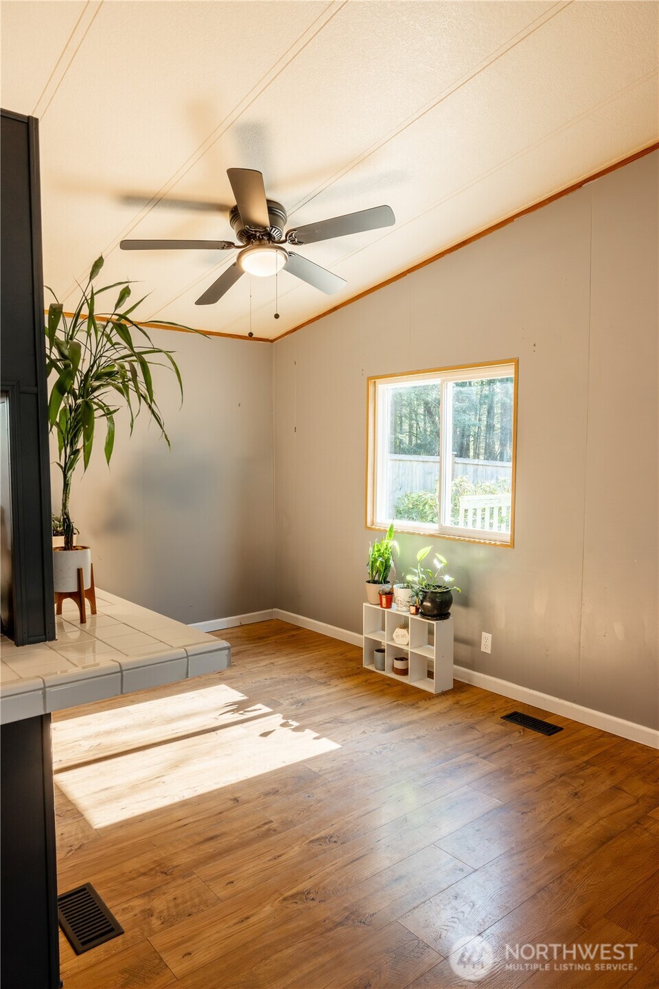 521 NE Larson Lake Rd , Belfair, WA 98528-9401