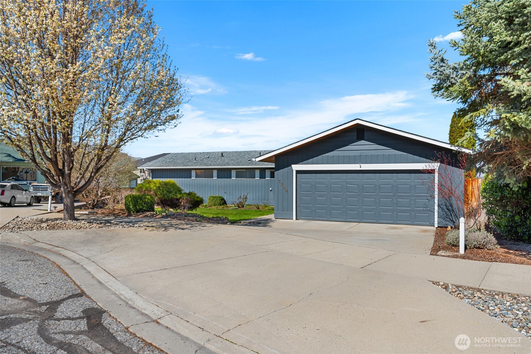 1320 Seneca Street , Wenatchee, WA 98801