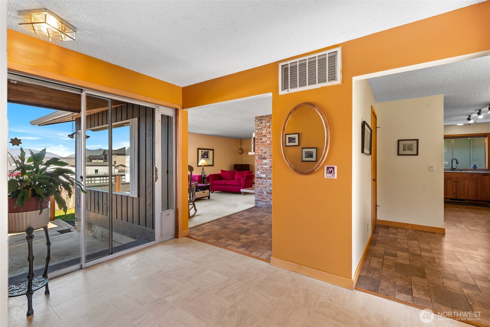 1320 Seneca Street , Wenatchee, WA 98801