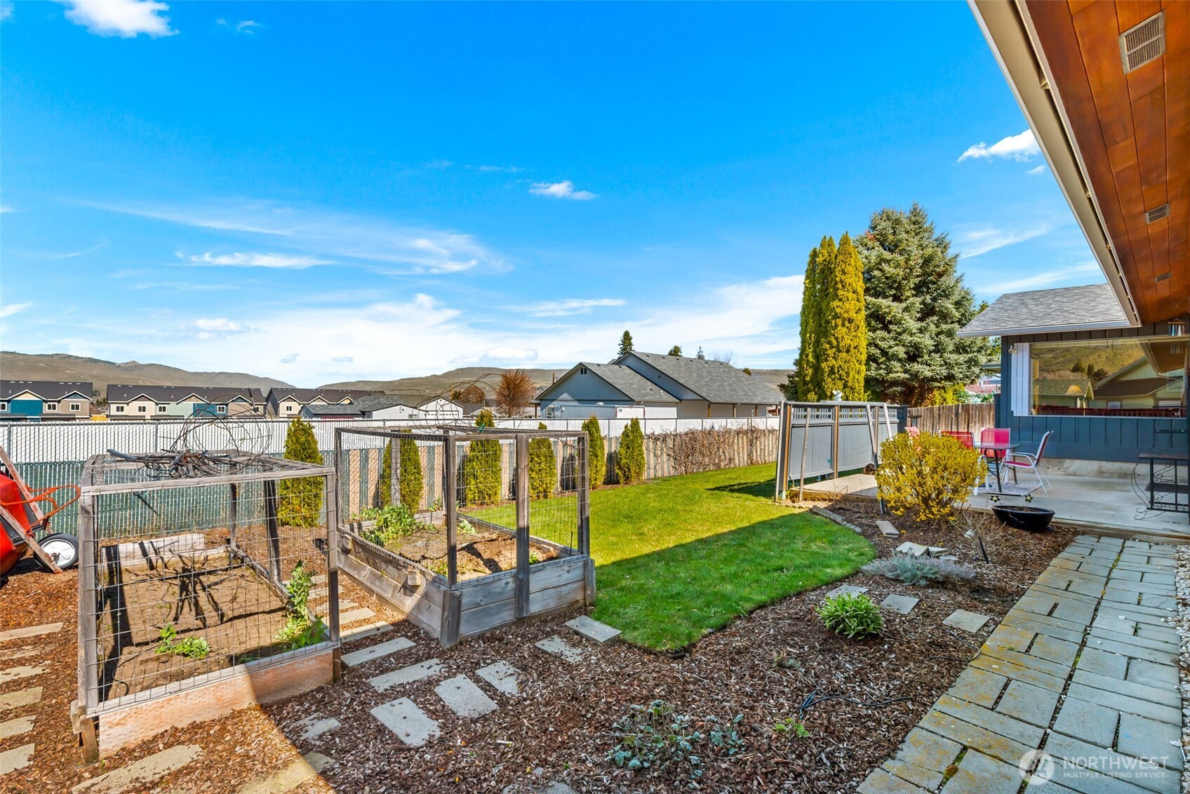 1320 Seneca Street , Wenatchee, WA 98801