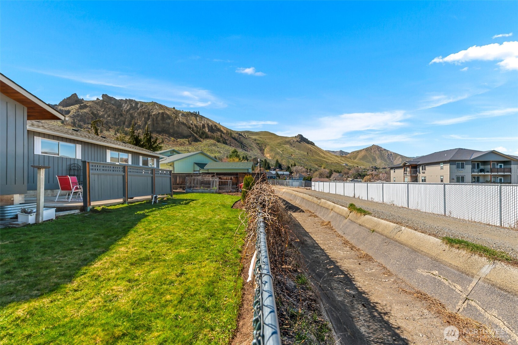1320 Seneca Street , Wenatchee, WA 98801