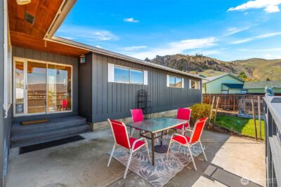 1320 Seneca Street , Wenatchee, WA 98801 - Photo 2