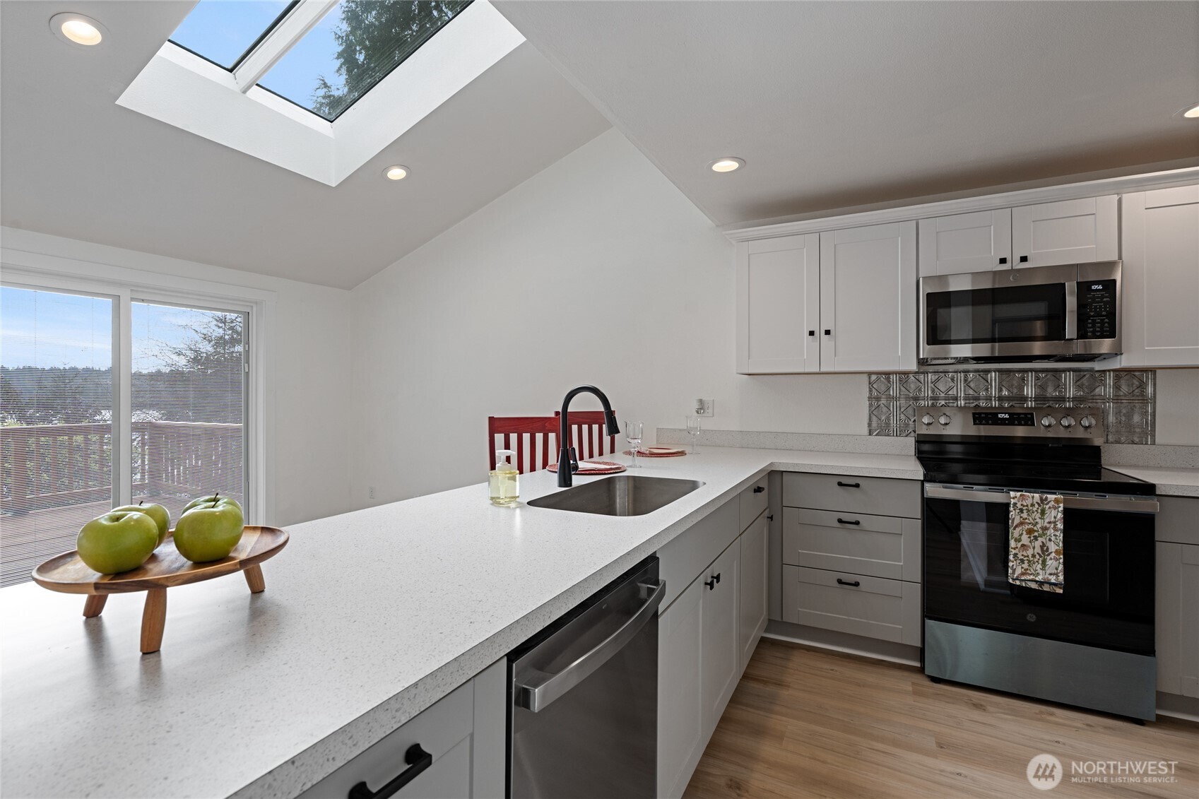 4806 Sunrise Beach Road NW, Olympia, WA 98502