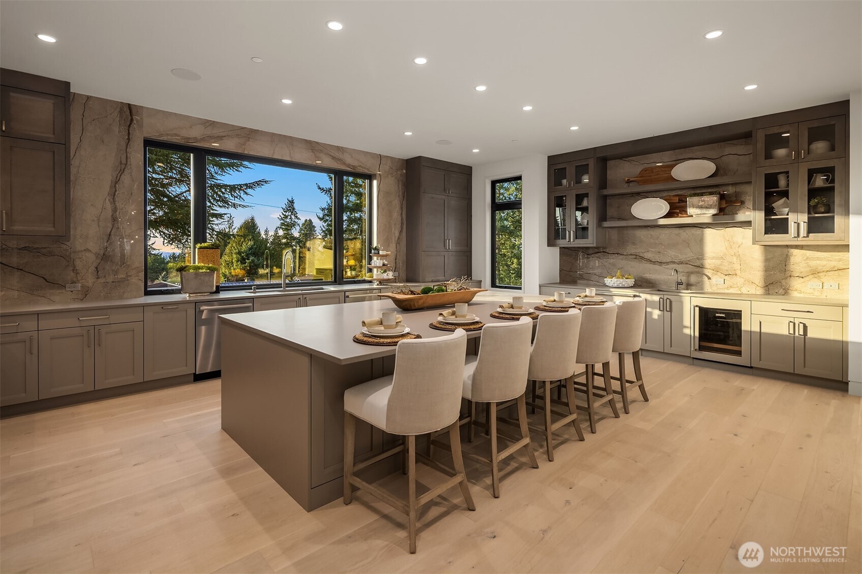 9607 NE 30th Place , Clyde Hill, WA 98004