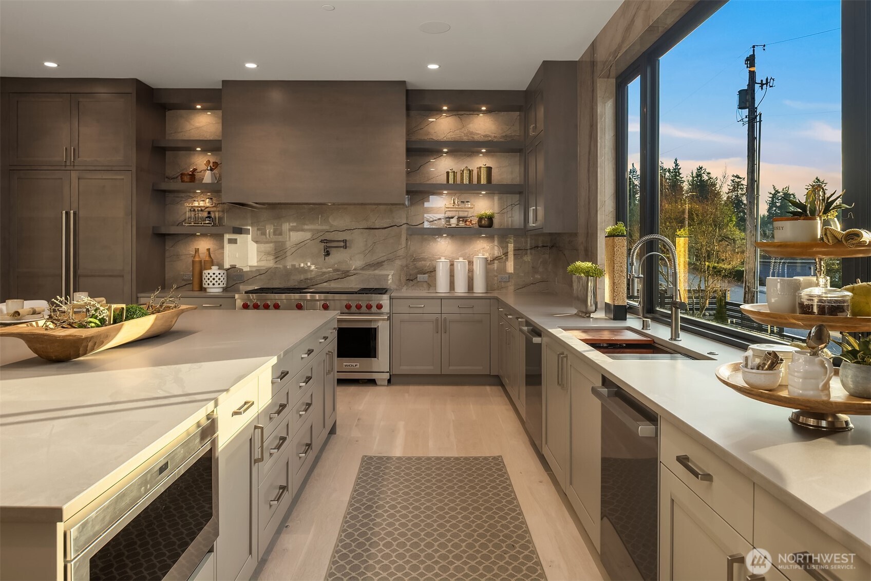9607 NE 30th Place , Clyde Hill, WA 98004