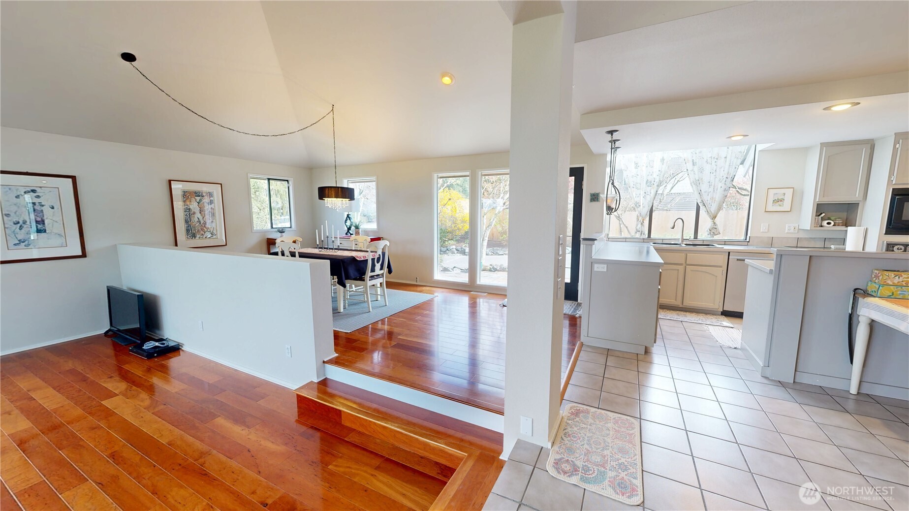 627 N Waugh Road , Mount Vernon, WA 98273