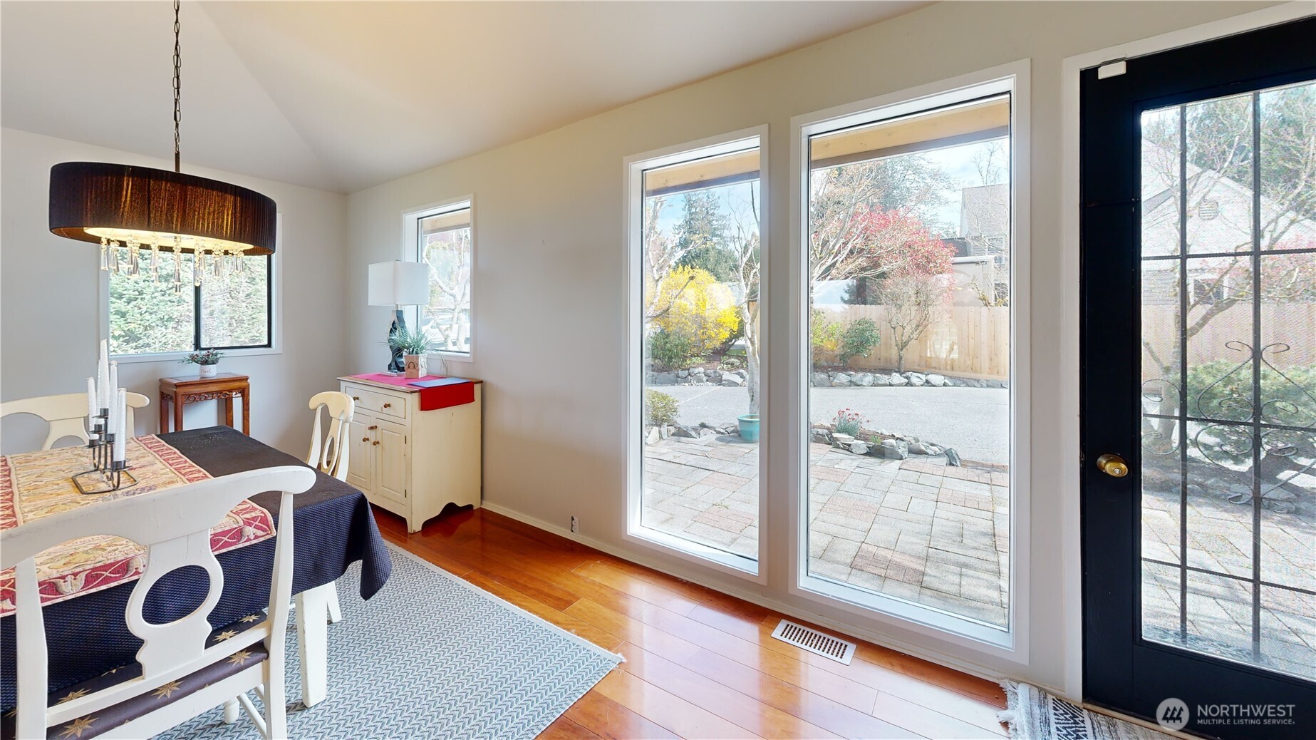 627 N Waugh Road , Mount Vernon, WA 98273