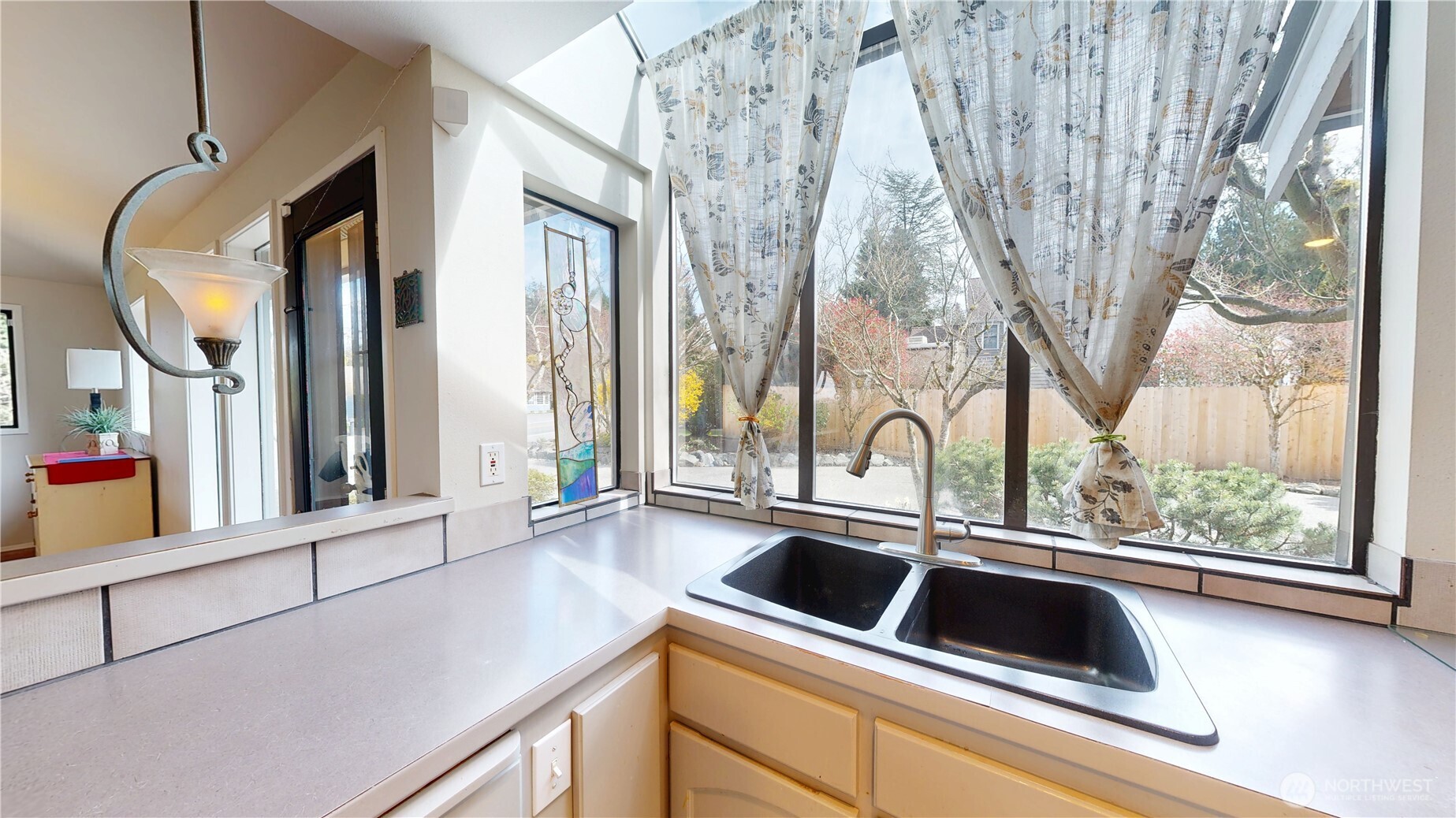 627 N Waugh Road , Mount Vernon, WA 98273