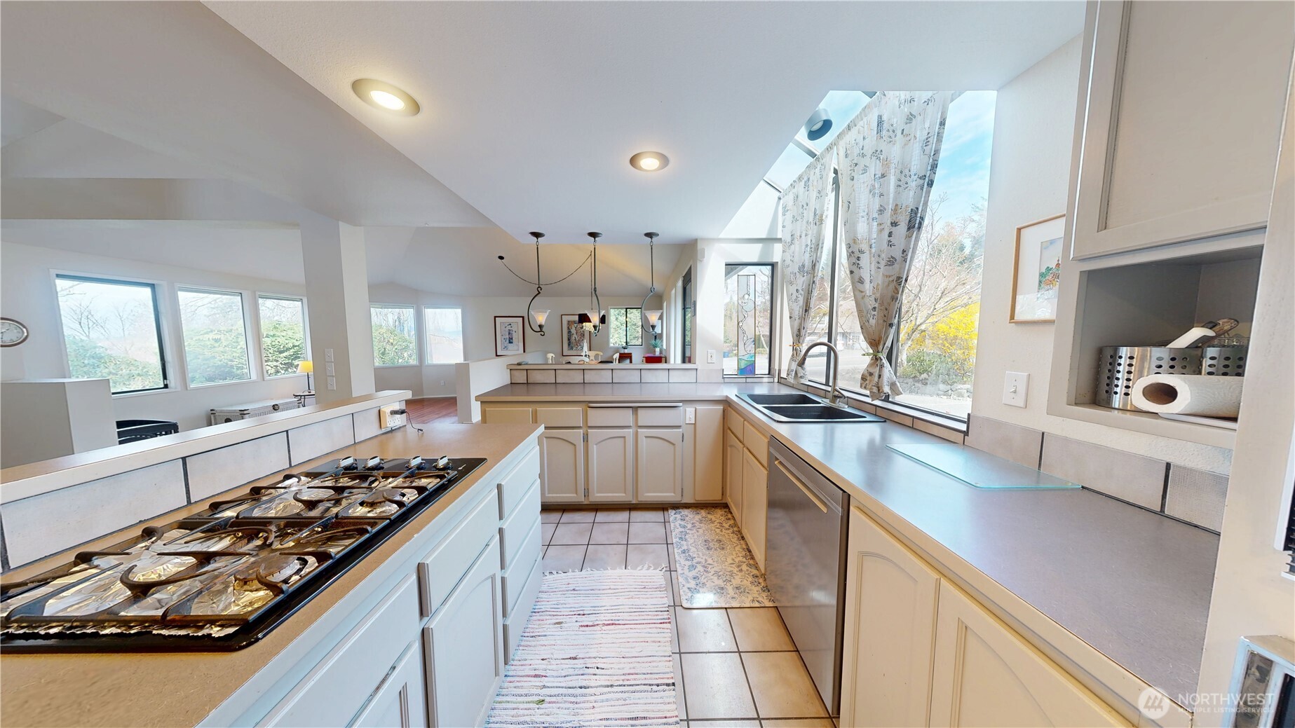627 N Waugh Road , Mount Vernon, WA 98273