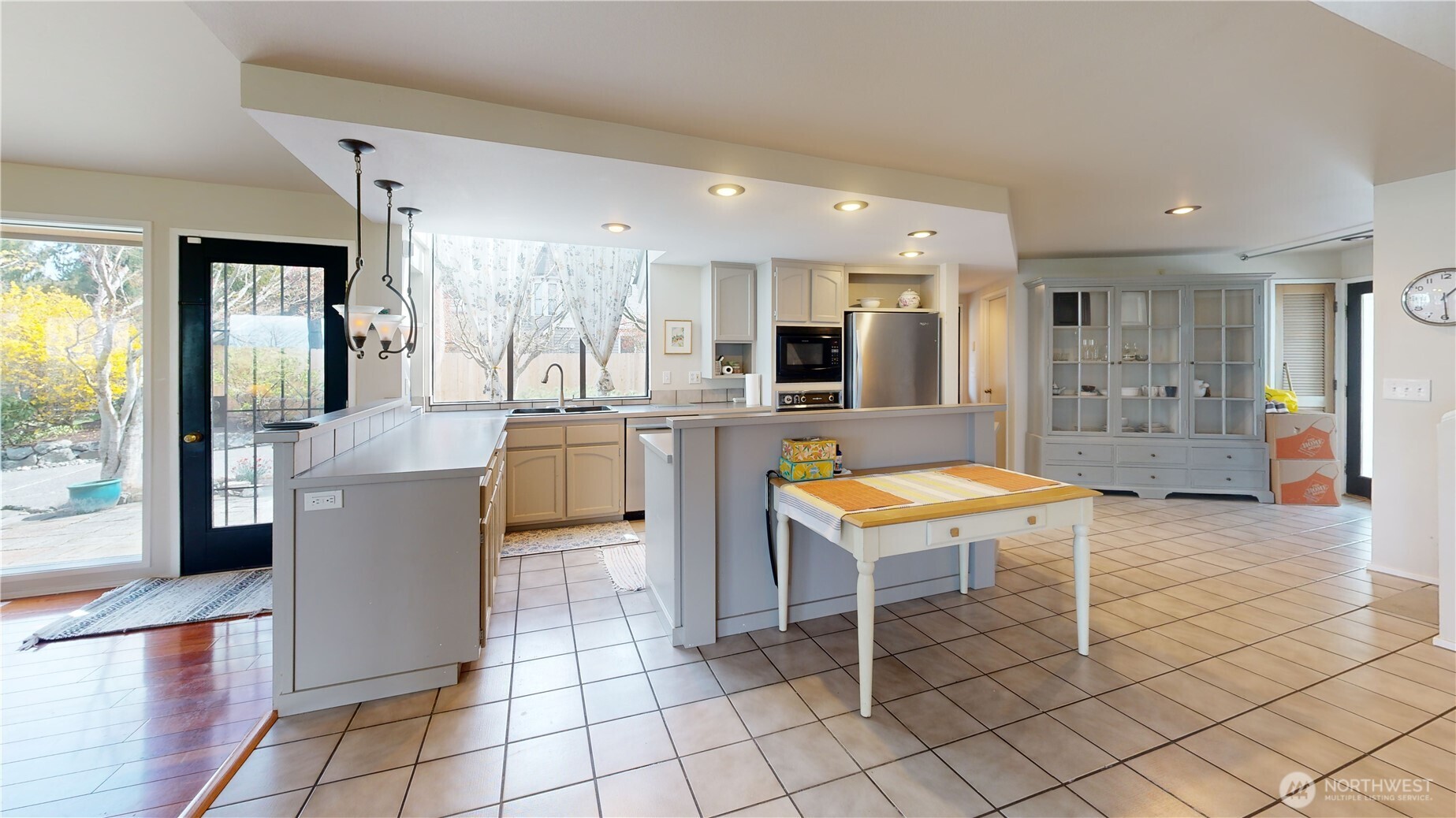 627 N Waugh Road , Mount Vernon, WA 98273