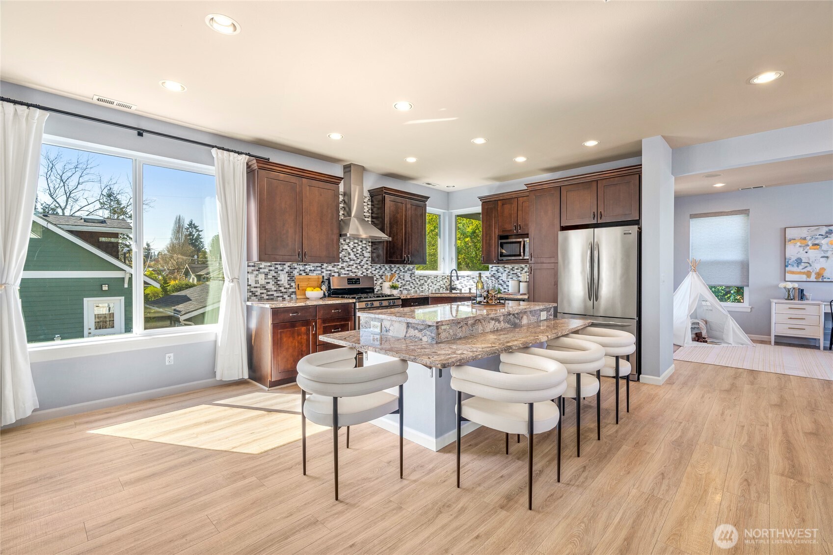 421 NE 60th Street , Seattle, WA 98115