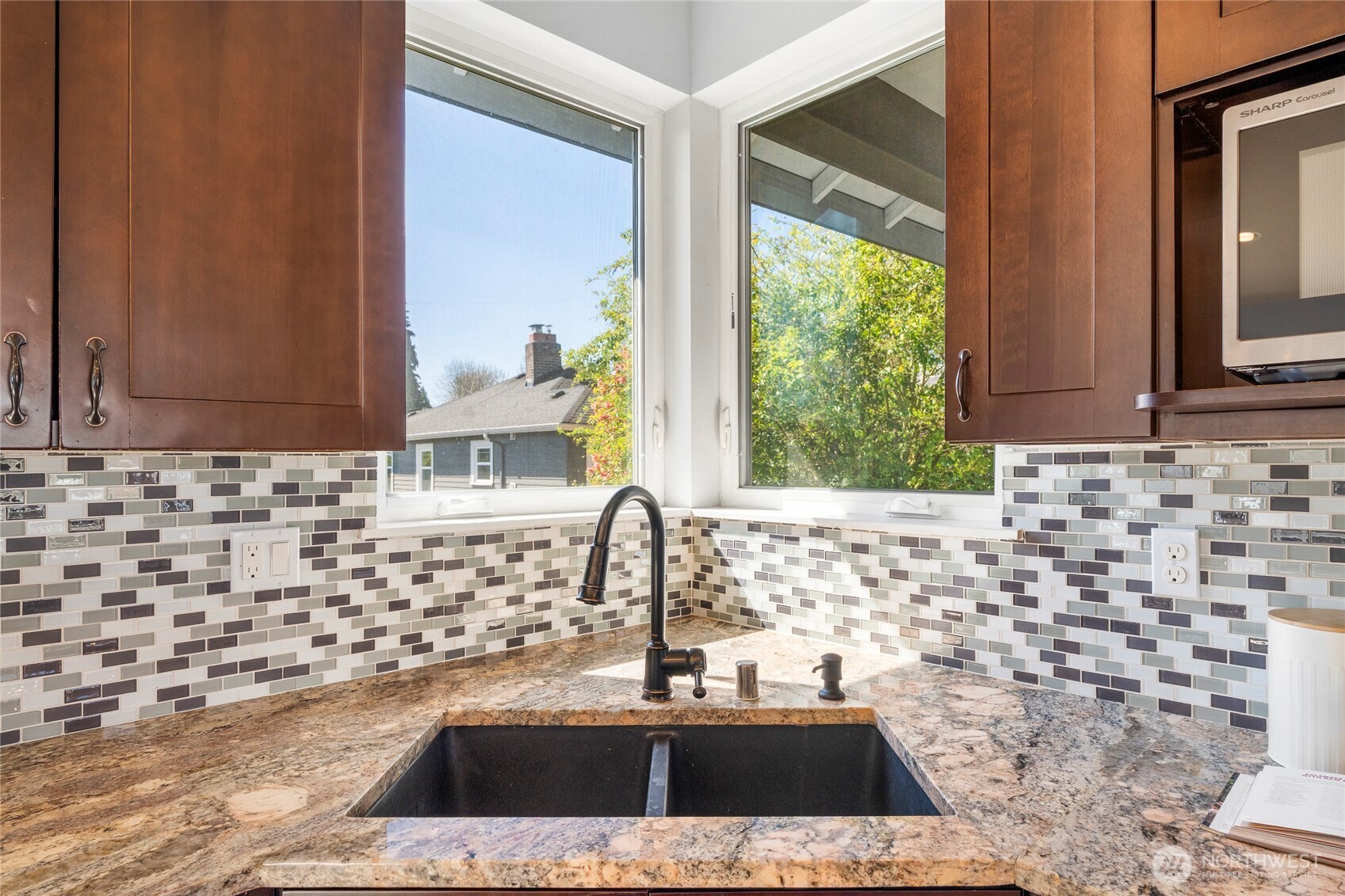 421 NE 60th Street , Seattle, WA 98115