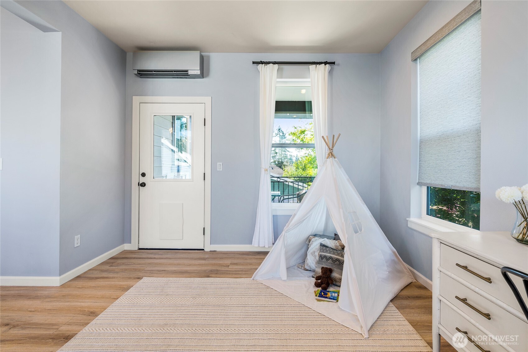 421 NE 60th Street , Seattle, WA 98115