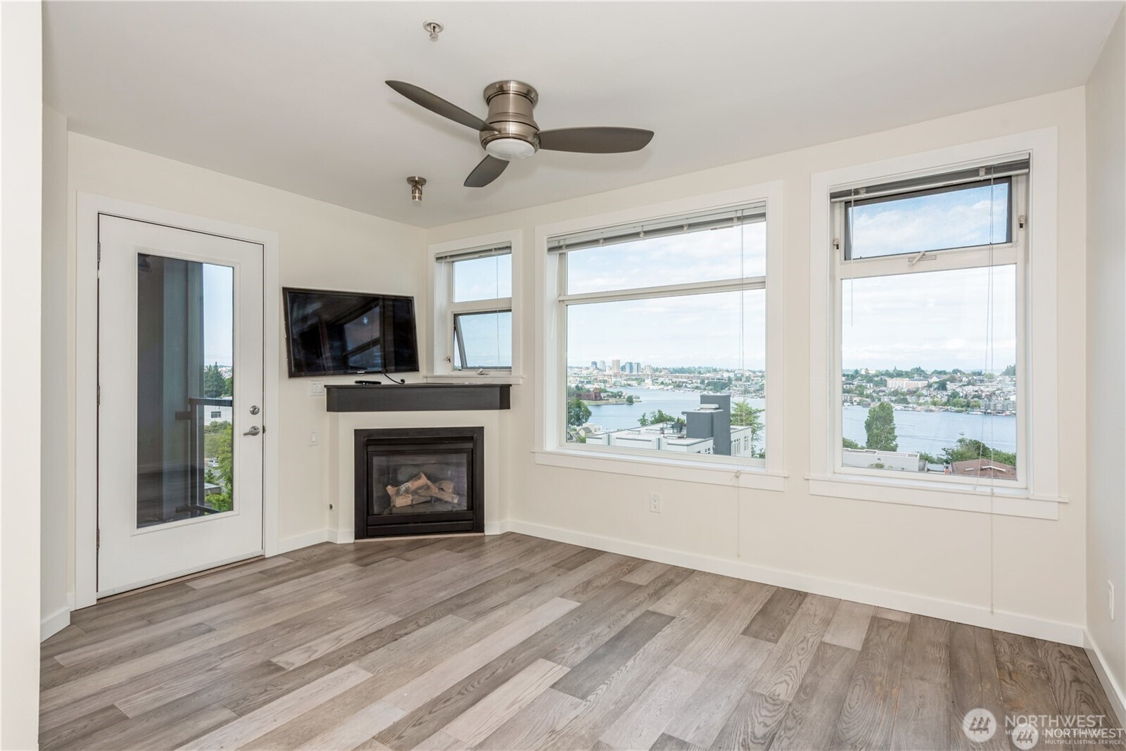 655 crockett Street #A405, Seattle, WA 98109