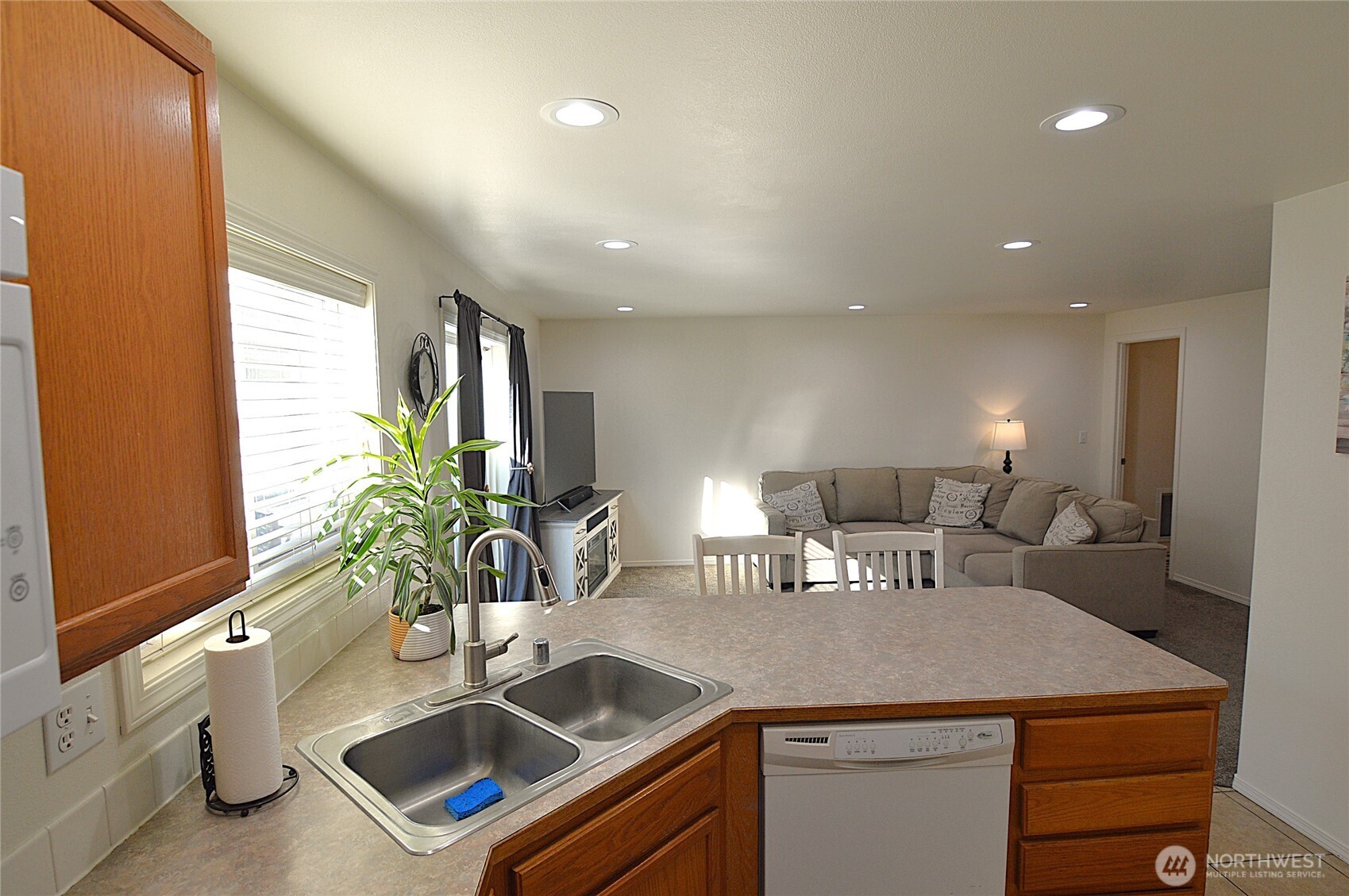 526 N Monarch Street , Moses Lake, WA 98837