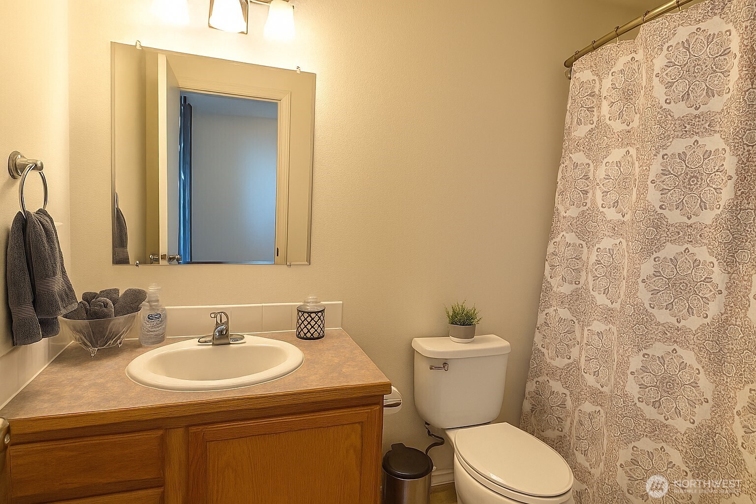 526 N Monarch Street , Moses Lake, WA 98837