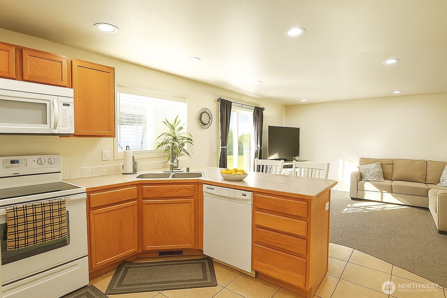 526 N Monarch Street , Moses Lake, WA 98837