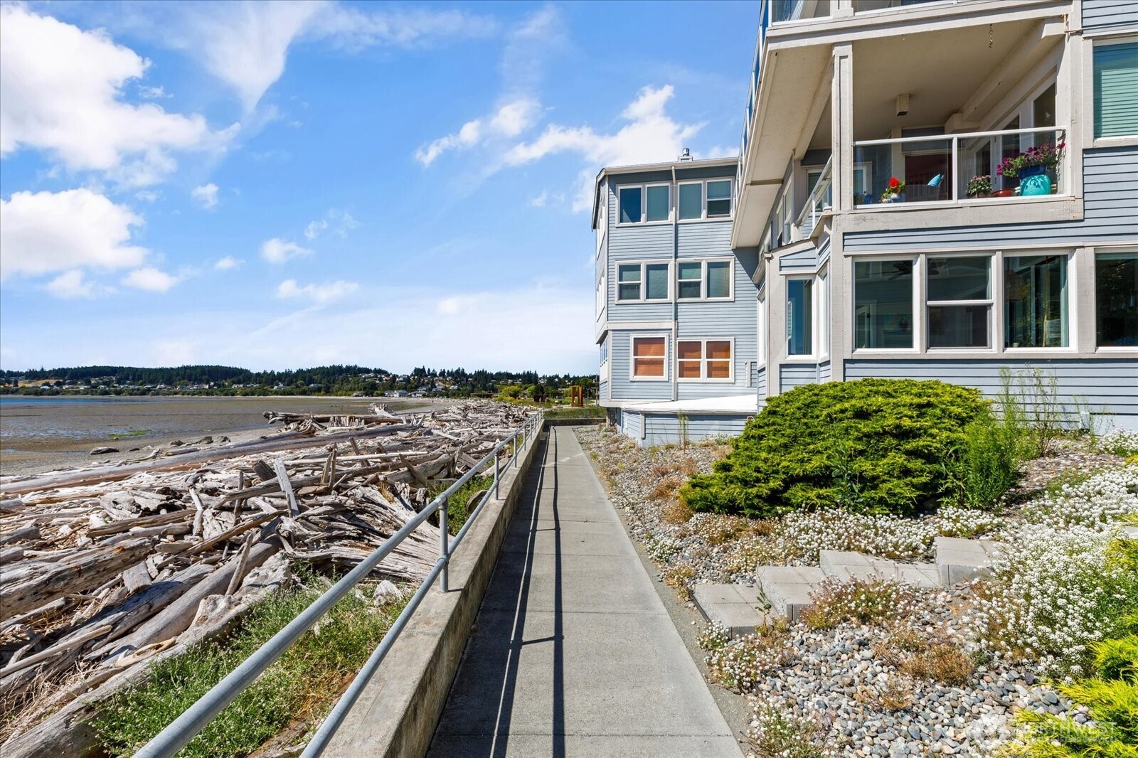 651 SE Bayshore Drive #E101, Oak Harbor, WA 98277